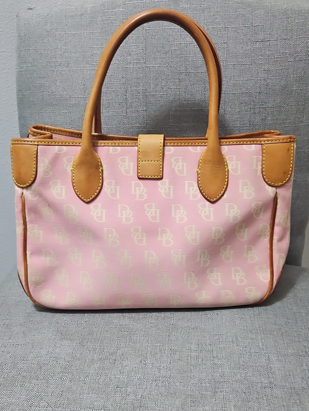 Dooney &Bourke Y2K Vintage Signature Momogram Pink Monogram Tote with Tan Trim - Picture 3 of 10